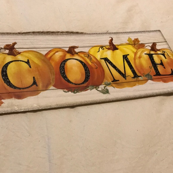 Lightweight Autumn Welcome Sign W/ Pumpkins - Picture 2 of 5